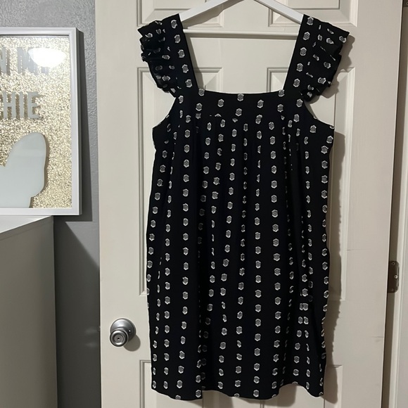 LOFT Dresses & Skirts - *NEW* LOFT Black & White Flutter Sleeve Dress Size L